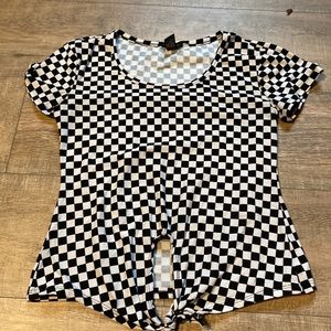 Black & White checkered tee shirt- rue21 size-xs